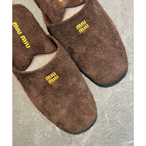 Замшевые тапочки Miu Miu 