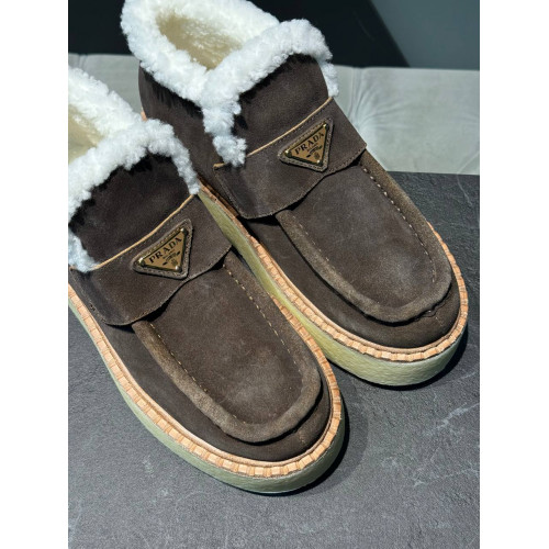 Замшевые лоферы Prada 