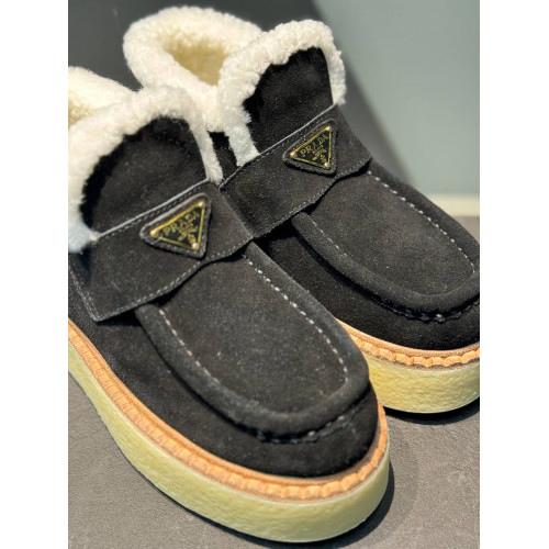 Замшевые лоферы Prada 