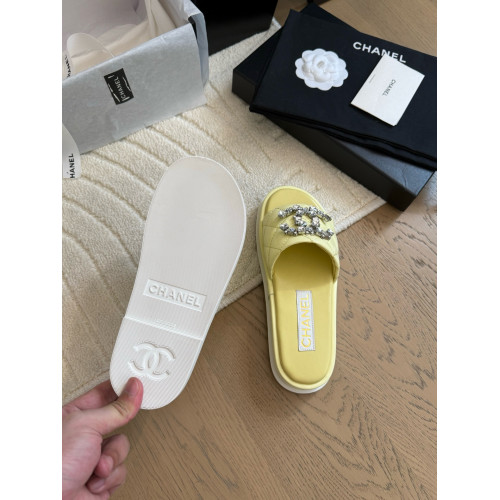 Шлепанцы Chanel