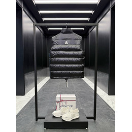 Жилет Moncler гусиный пух