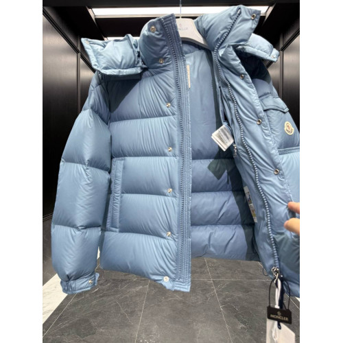 Пуховик Moncler