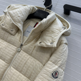 Пуховик Moncler 
