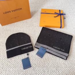 Шапка и шарф Louis Vuitton 