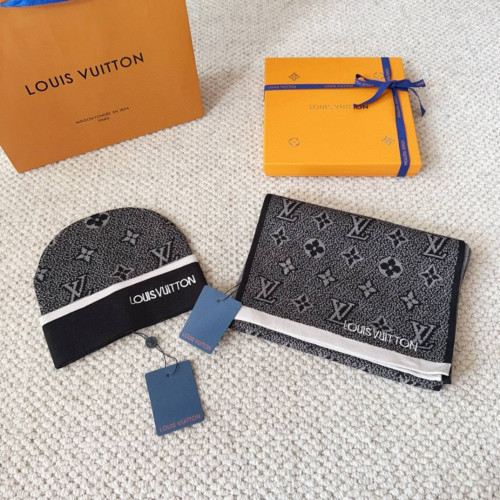 Шапка и шарф Louis Vuitton 