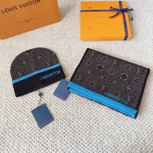 Шапка и шарф Louis Vuitton 