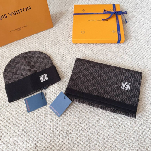 Шапка и шарф Louis Vuitton 
