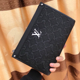 Клатч Louis Vuitton 