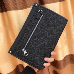 Клатч Louis Vuitton 