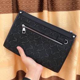 Клатч Louis Vuitton 