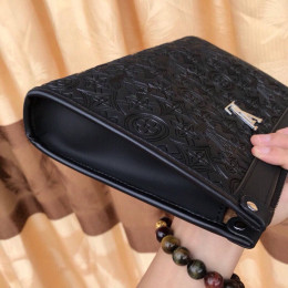 Клатч Louis Vuitton 