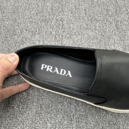 Лоферы мужские Prada