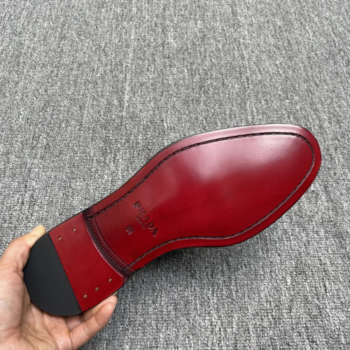 Туфли дерби мужские из телячьей кожи Prada