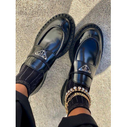 Женские лоферы Prada