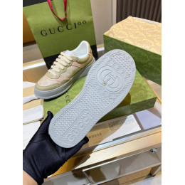 Женские кроссовки с тиснением Gucci 