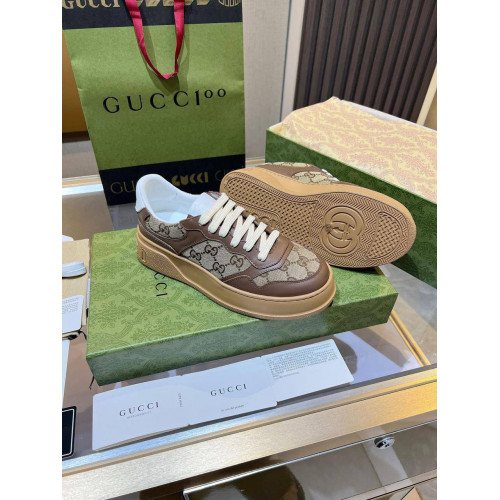 Женские кроссовки с тиснением Gucci ZP