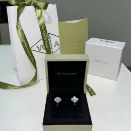 Серьги Van Cleef & Arpels