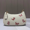 Сумка Coach бежевого цвета