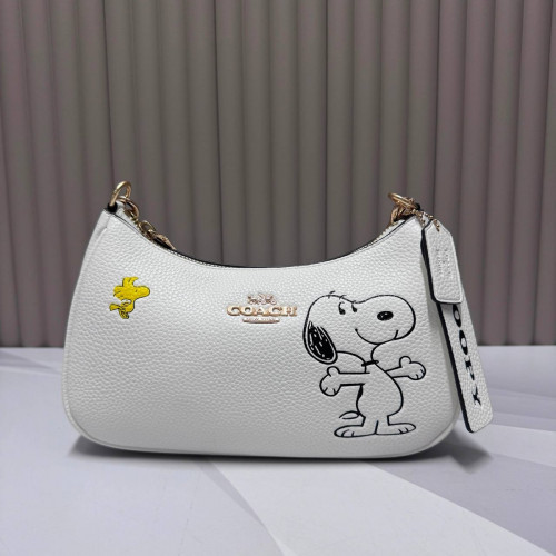 Сумка Coach белого цвета
