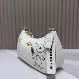 Сумка Coach белого цвета