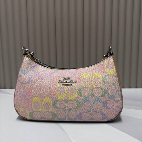Сумка Coach бежевого цвета