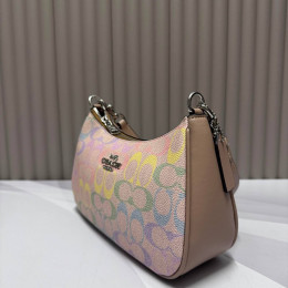 Сумка Coach бежевого цвета