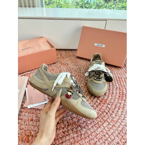Кроссовки Miu Miu бежевого цвета