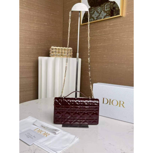 Сумка Dior бордового цвета