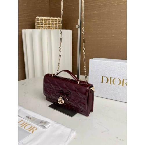 Сумка Dior бордового цвета