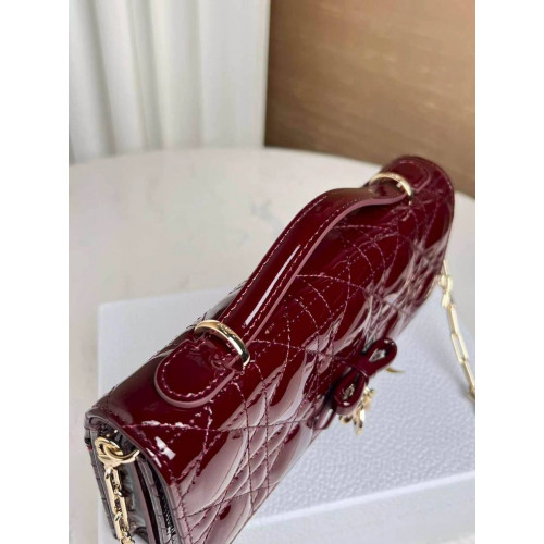 Сумка Dior бордового цвета