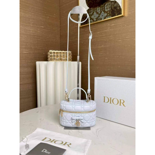 Сумка Dior белого цвета