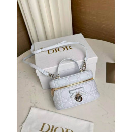 Сумка Dior белого цвета