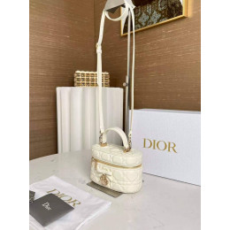 Сумка Dior бежевого цвета