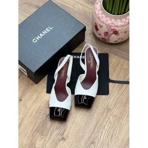 Туфли Chanel белого цвета