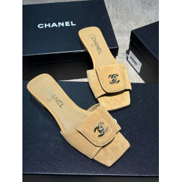 Шлепанцы Chanel бежевого цвета
