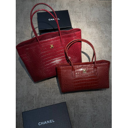 Сумка Chanel красного цвета