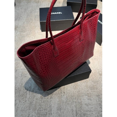 Сумка Chanel красного цвета