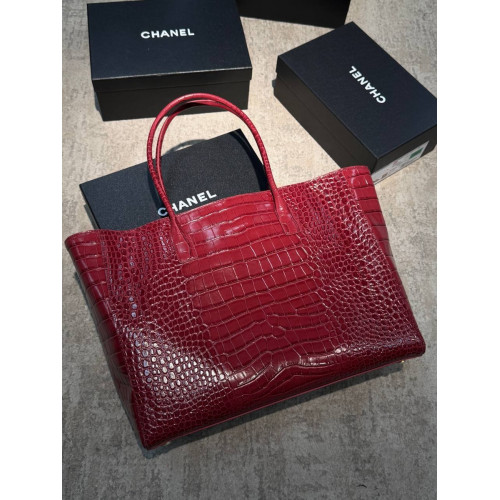 Сумка Chanel красного цвета