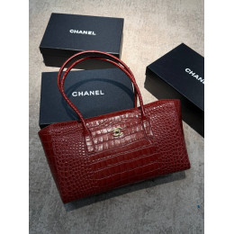 Сумка Chanel красного цвета