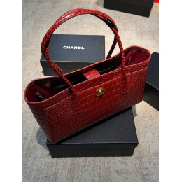 Сумка Chanel красного цвета
