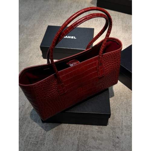 Сумка Chanel красного цвета