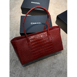 Сумка Chanel красного цвета