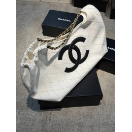 Сумка Chanel белого цвета