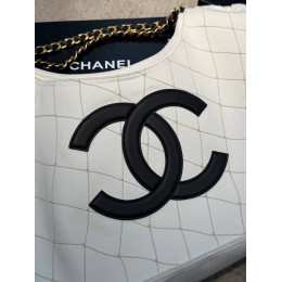 Сумка Chanel белого цвета