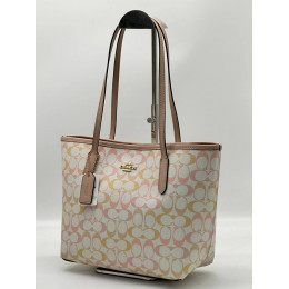 Сумка Coach бежевого цвета