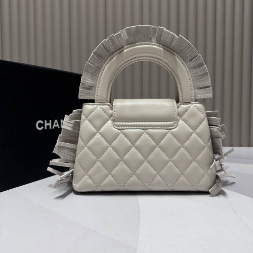 Сумка Chanel белого цвета