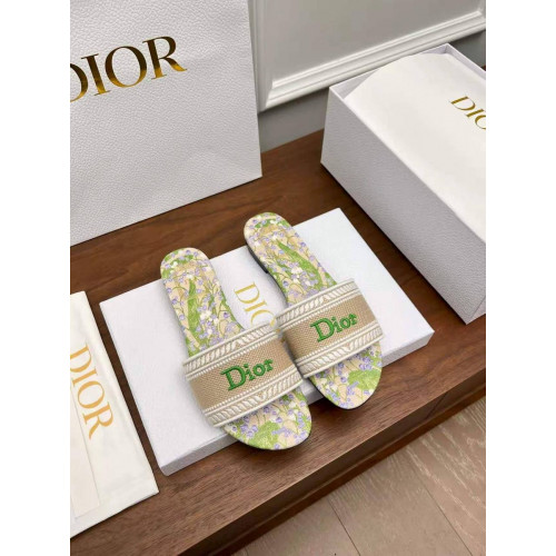 Шлепанцы Dior зеленого цвета