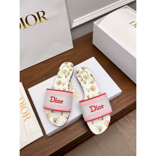 Шлепанцы Dior розового цвета