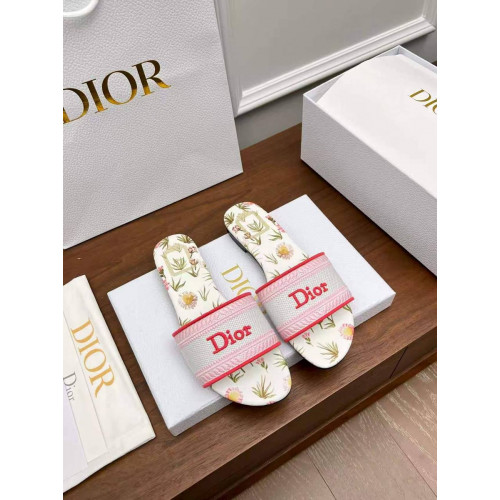 Шлепанцы Dior розового цвета