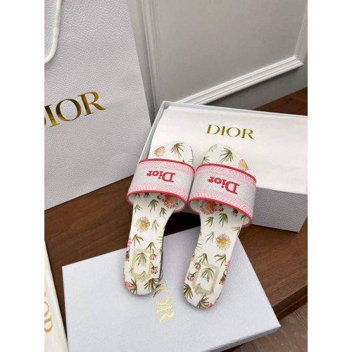 Шлепанцы Dior розового цвета